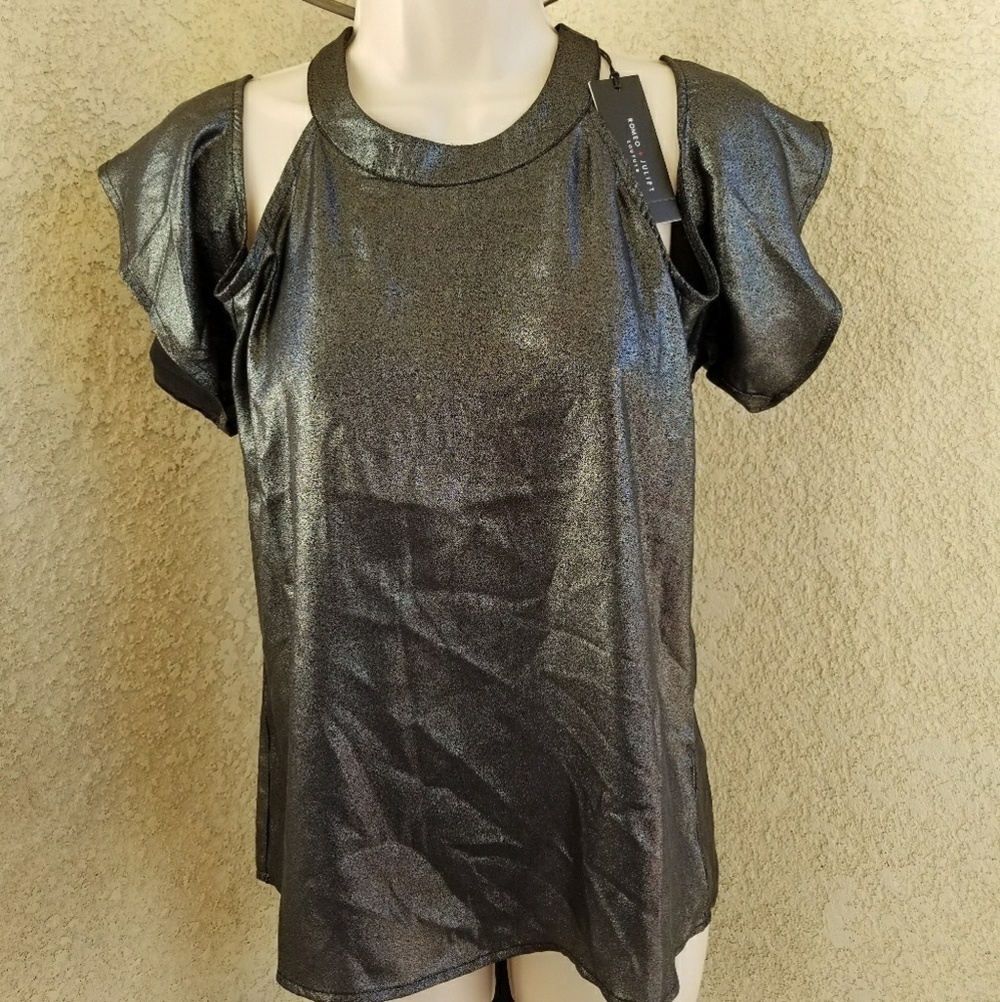 NWT Romeo + Juliet Couture peek a boo shoulder